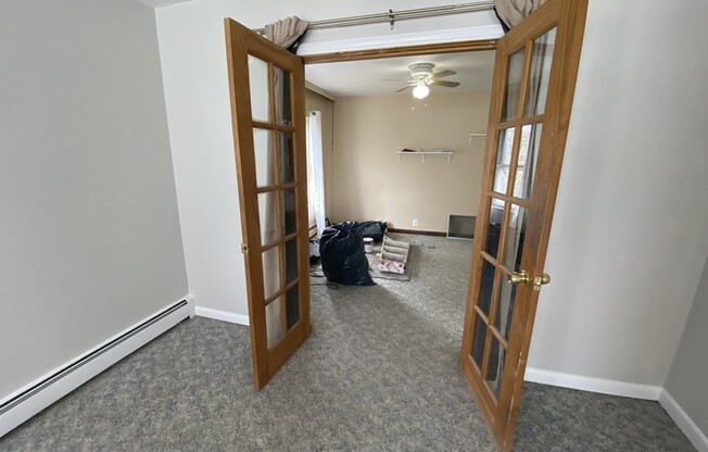 3 beds, 1 bath, $2,600, Unit 2