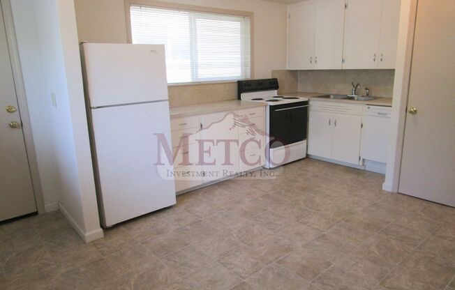 2 beds, 1 bath, 843 sqft, $1,095, Unit 14