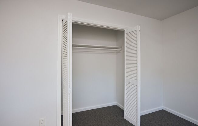 2 beds, 1 bath, $1,050, Unit 2157 Lenox Rd B2