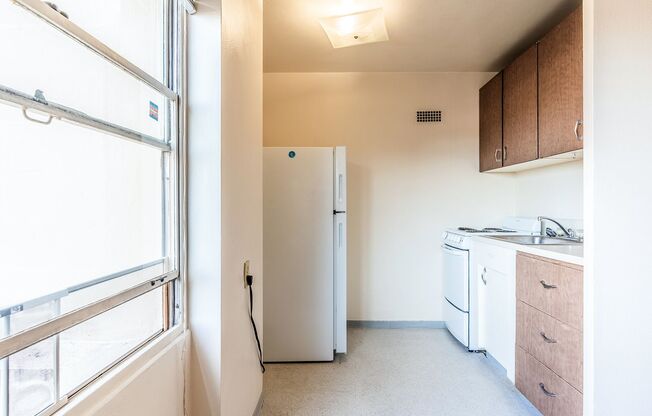 Studio, 1 bath, 423 sqft, $1,375, Unit 105