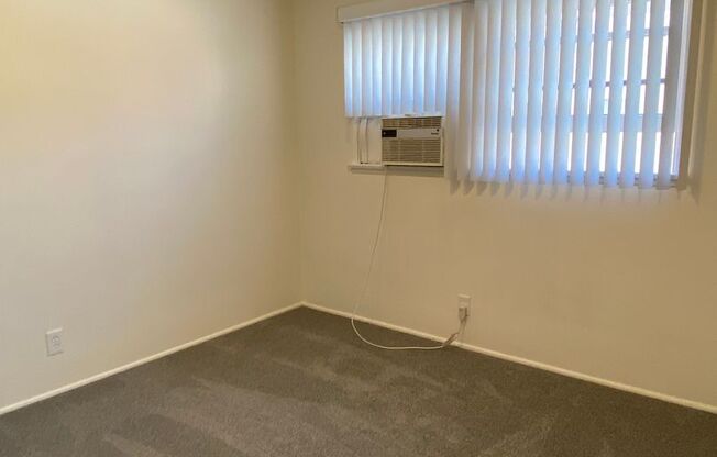 2 beds, 1 bath, 702 sqft, $2,350, Unit B18