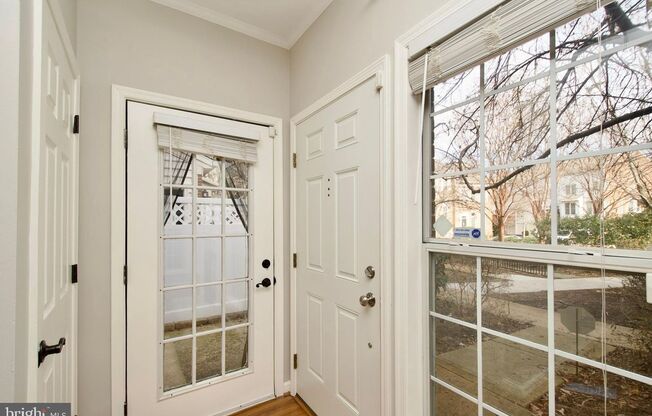 Charming & Pet-Friendly 1BR/1BA Condo in Alexandria’s Stonegate