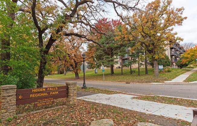 riverview highlands in st paul mn next to road
