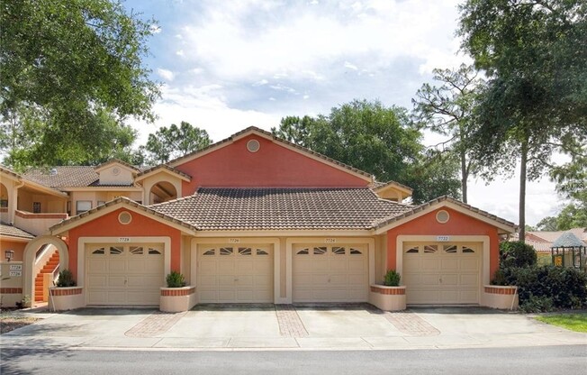 Dr Phillips 2 bedroom 2 bath with 1 car garage