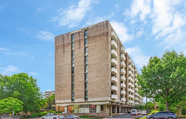 Southwest One Bedroom One Bathroom W/Pool, Balcony, Laundry, & Much More!