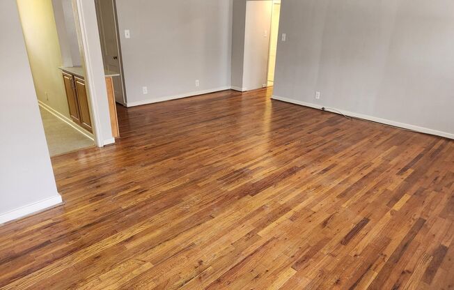 2 beds, 1 bath, 897 sqft, $2,335, Unit B-07