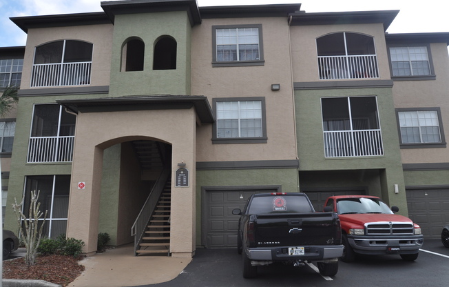 TEMPLE TERRACE: Second floor unit $1350 month. Gated Community! Convenient to USF