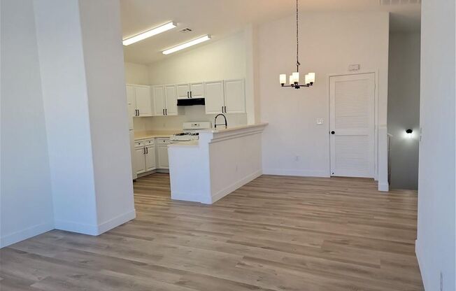 FANTASTIC SOUTHWEST TOWNHOME IN A GATED COMMUNITY!