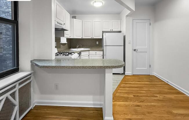 2 beds, 1 bath, $4,995, Unit 60