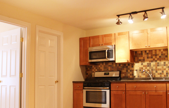 1 bed, 1 bath, $1,900, Unit APT 2