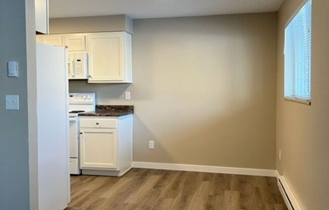 2 beds, 1 bath, 850 sqft, $1,450, Unit 2330 Greeley Dr #D