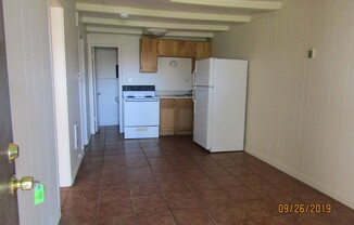 2 beds, 1 bath, $695, Unit 5