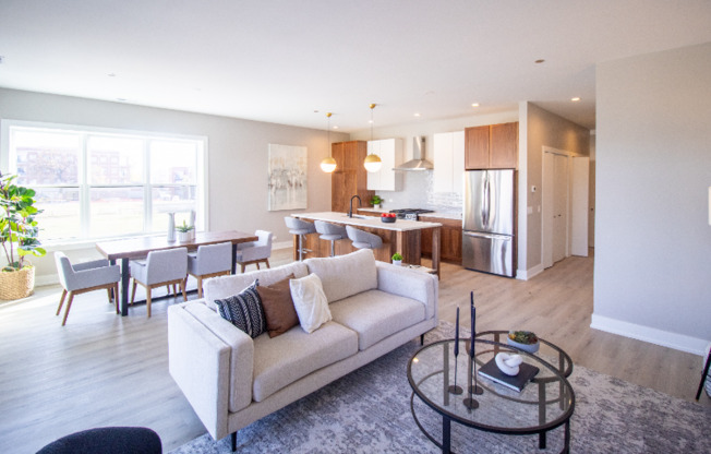 551 E 47 ST