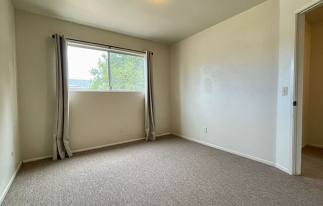 2 beds, 1.5 baths, $2,400, Unit 992 Fair Oaks Ave. Unit B