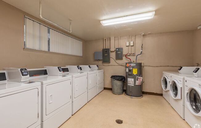 Studio, 1 bath, 355 sqft, $1,040
