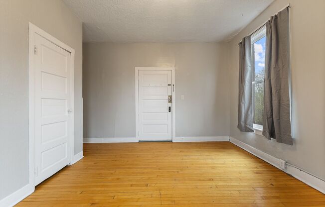 1 bed, 1 bath, 690 sqft, $995, Unit 1