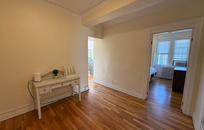 2 beds, 2 baths, 1,303 sqft, $3,000, Unit New King Edward  607