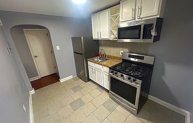 1 bed, 1 bath, $1,100, Unit Apt. 2