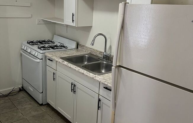 1 bed, 1 bath, 600 sqft, $825, Unit 1476