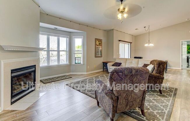 3905 RIV FRONT PL