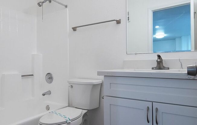 2 beds, 2 baths, 965 sqft, $2,895, Unit 219