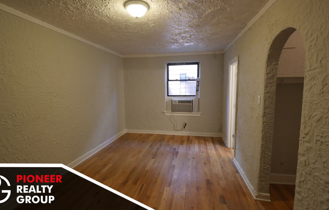 536 W Arlington Pl