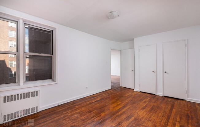 2 beds, 1 bath, $2,600, Unit 3B