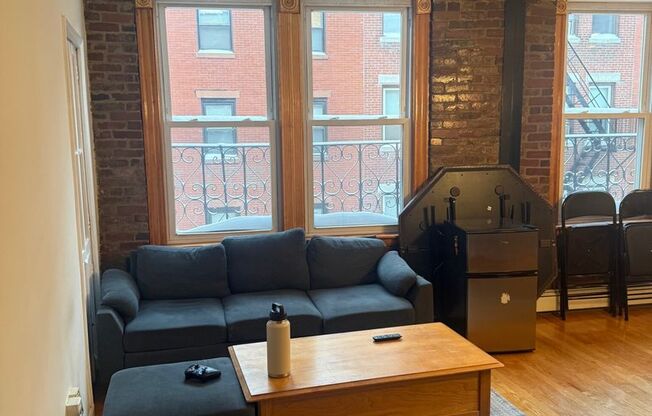 2 beds, 1 bath, $3,640, Unit 20