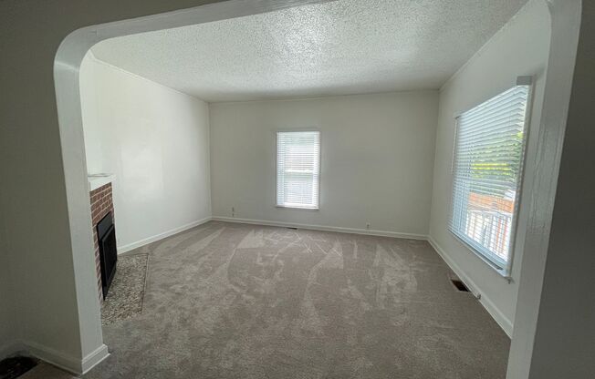 4br/2ba house with fenced yard & detached garage