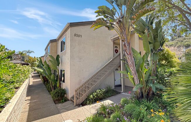Upgraded & Spacious 2BD/2BA Condo in La Jolla Colony W/ Community Pool/Spa & Laundry!