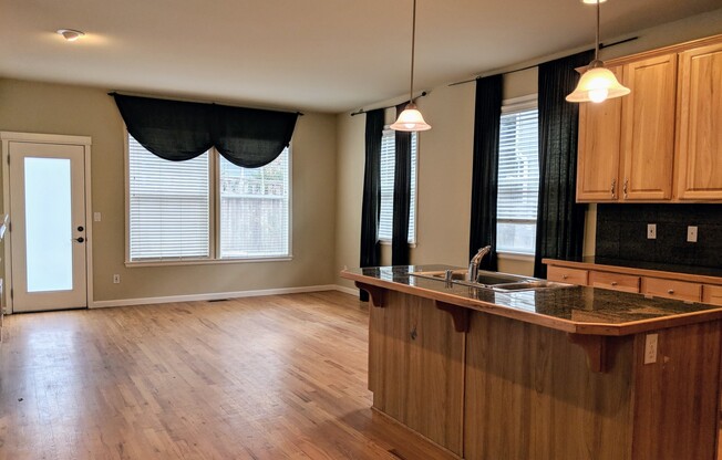Beautiful 3 Bed 2.5 Bath 2 Story in Kirkland