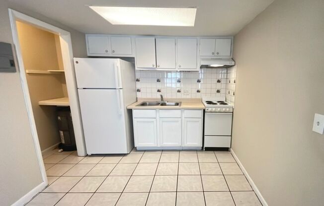 1BD/1BA Apartment off Curry Ford in Henley Park Apartments!