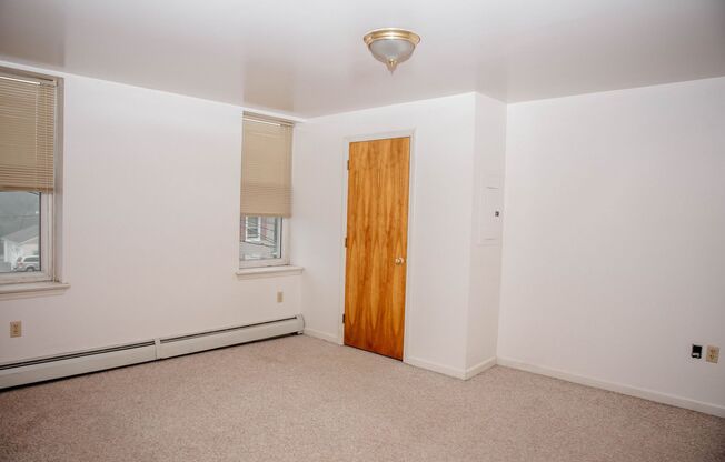 1 bed, 1 bath, $995, Unit 201