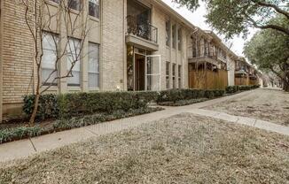 5844 Sandhurst Ln