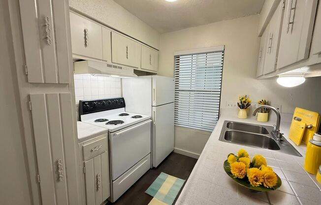 1 bed, 1 bath, 650 sqft, $1,289, Unit SUX-118