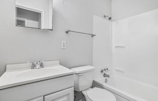 2 beds, 1 bath, 825 sqft, $995, Unit 6116-F