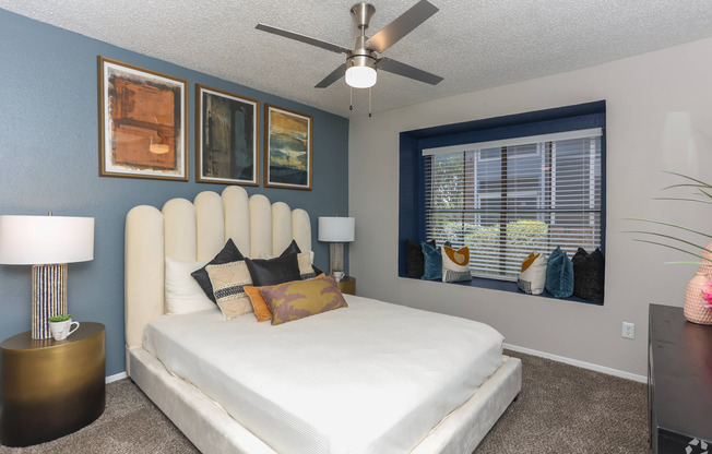 bedroom with carpet and ceiling fan