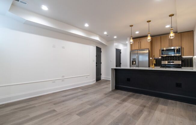 Contemporary 2-Bed, 2-Bath Garden Apartment in Uptown – Move-In Ready!