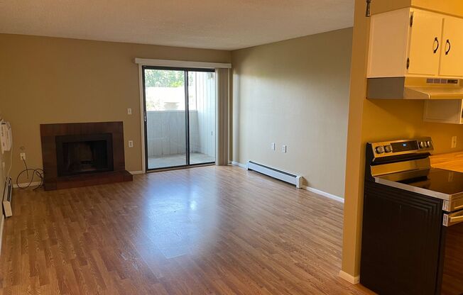 Great 2 Bed 1.5 Bath Condo by Foothills Mall!