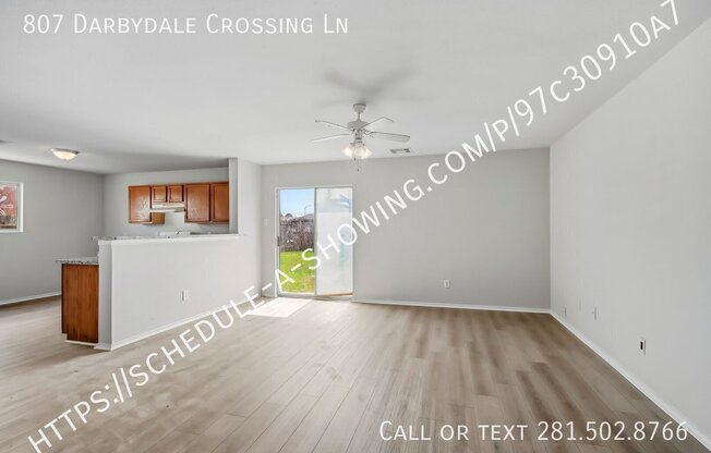 807 DARBYDALE XING LN
