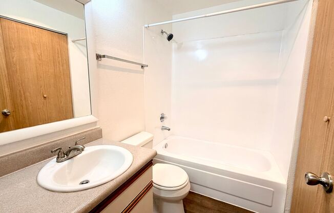 2 beds, 1 bath, 834 sqft, $1,720, Unit P102