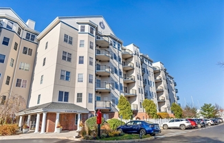 10 Seaport Dr