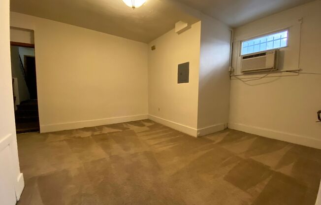 Great One Bedroom on Fifth Ave in Oakland! Amazing Campus Location! Call Today!