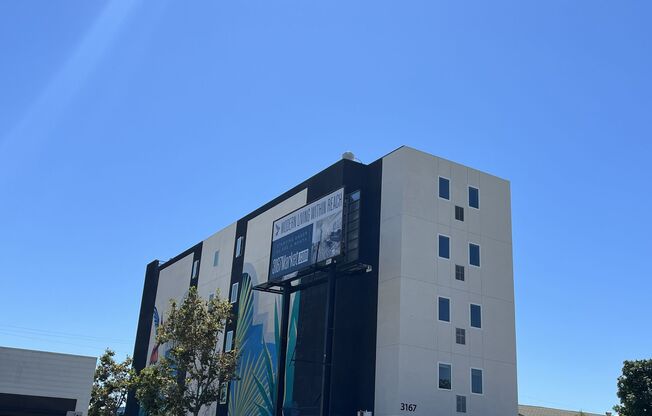 8 WEEKS FREE ON A 14 MONTH LEASE + $1,000 LOOK N LEASE SPECIAL
