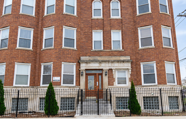 3 beds, 2 baths, $1,785, Unit 3w