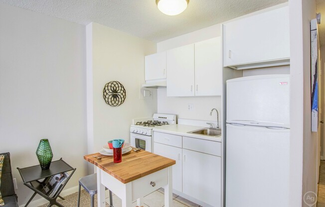 Studio, 1 bath, 405 sqft, $1,475, Unit 0605
