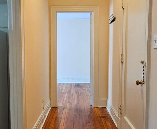 1 bed, 1 bath, 550 sqft, $1,375, Unit 715