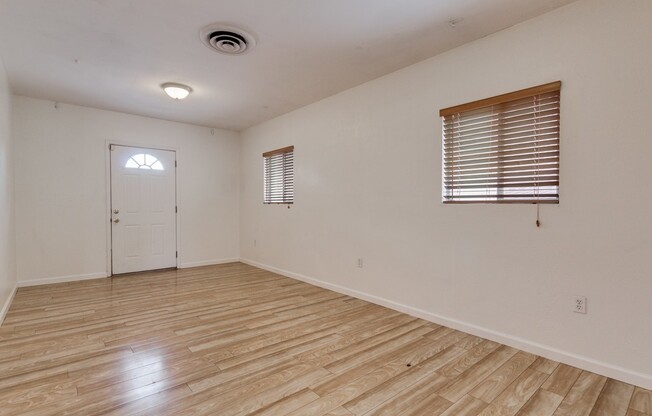 5 BEDROOM 2 BATH HOME MINUTES FROM ASU!