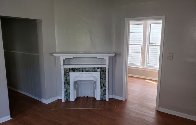 3 beds, 1 bath, $1,299, Unit 1
