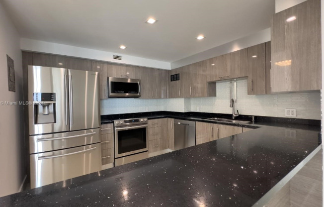 2851 NE 183rd St Apt 1818